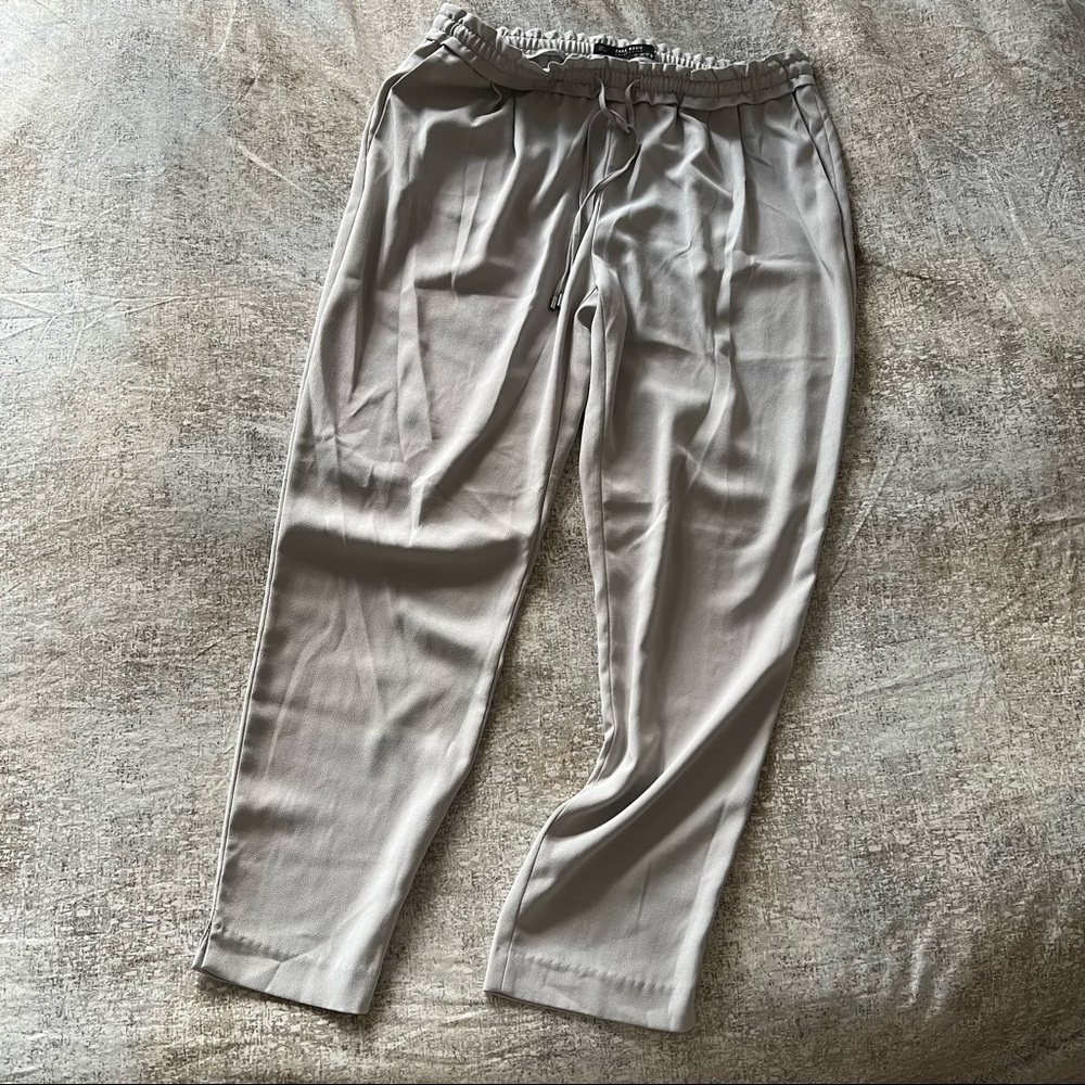 Zara gray trousers with adjustable waistband.